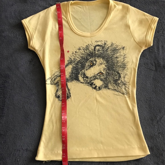 Vintage 1977 yellow fitted Lion T Shirt - Picture 6 of 6